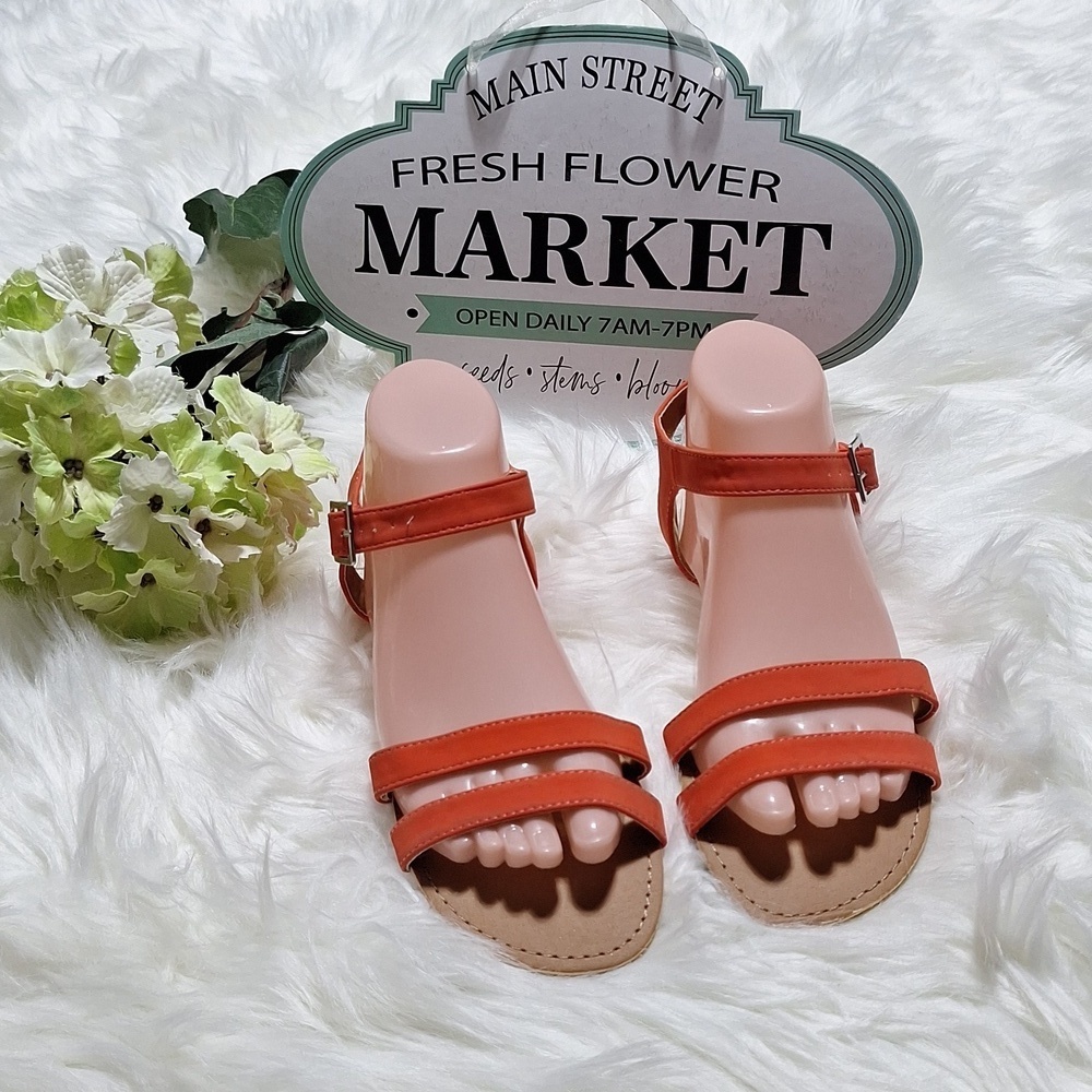 NWOT Charlotte Russe orange flat sandles size 8.